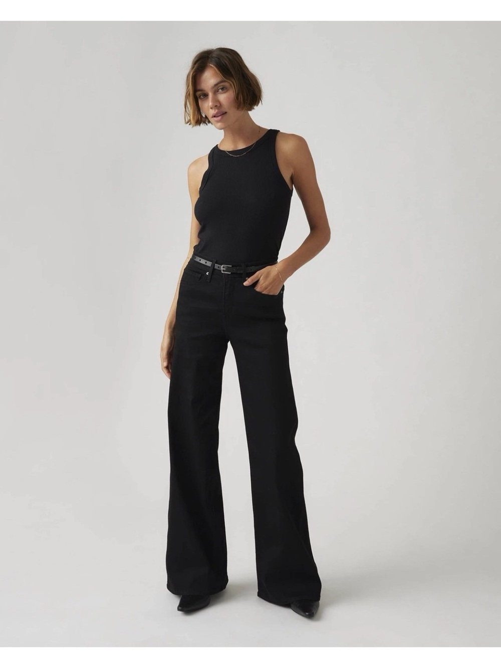 Levi’s 318 Shaping Wide Leg Women's Jeans Black Size 31 NWT